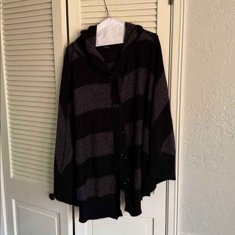 Elena Solano 100% wool cape with hood